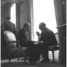 I.P.N. : conversation entre deux personnalités