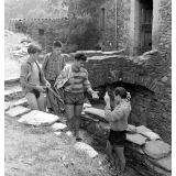 Jeunesse au plein air : colonie de Saumanes, les enfants à l'extérieur