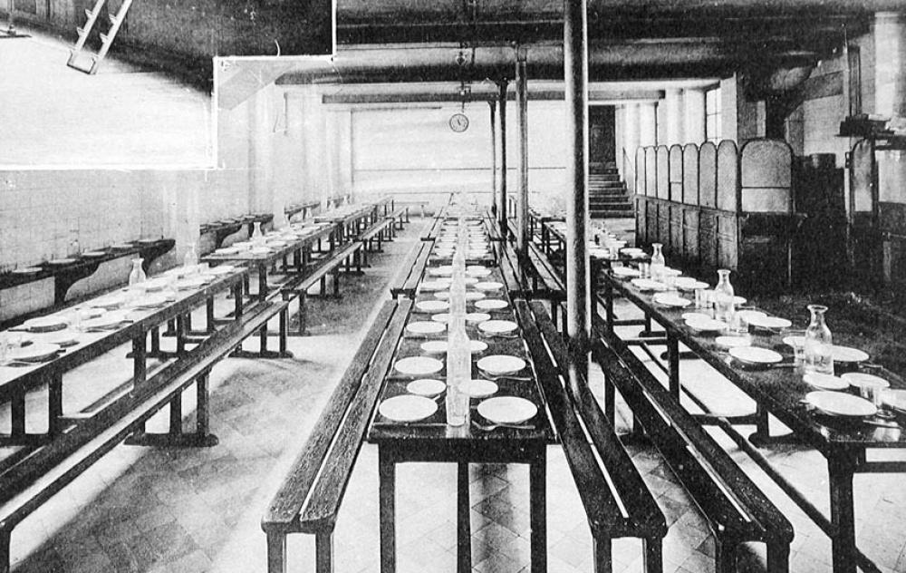 Chambre de Commerce de Paris - Ecole Commerciale, 39 Avenue Trudaine. 1938-1939. 