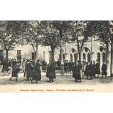 Institution Jeanne-d'Arc - Nevers - Récréation des Moyennes (1re Section).