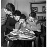 Bibliothèque des enfants, place Parmentier, Paris : lecture 