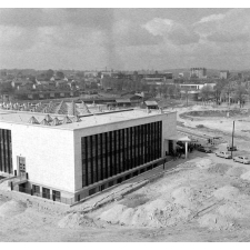 Architecture scolaire Abraham : extension de l'Ecole d'enseignement technique.