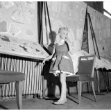 Mairie du XIVe arrondissement : exposition de travaux d'élèves. Des travaux de couture.