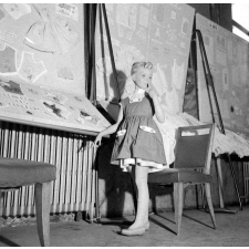 Mairie du XIVe arrondissement : exposition de travaux d'élèves. Des travaux de couture.