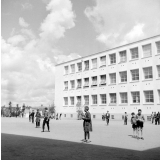 Ecole nationale d'enseignement technique de Montluçon : cour de récréation