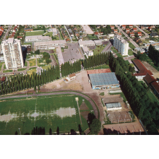 Le C.E.S. Alain et le stade - 76150 Maromme.