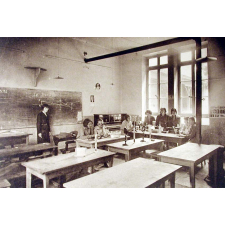 Ecole Primaire Supérieure de Jeunes Filles de Châtillon-sur-Chalaronne (Ain).