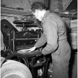 Bibliobus de la Seine et Oise : atelier de reliure de la rue Thuillier