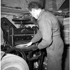 Bibliobus de la Seine et Oise : atelier de reliure de la rue Thuillier