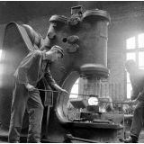Lycée technique d'Etat : la section forge. Le forgeage au marteau-pilon.
