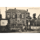 8 - Montaure - La Mairie et l'Ecole.