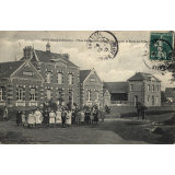 Sigy (Seine-Inférieure) - Place communale - Ecole des Garçons et Ecole des Filles.