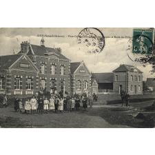 Sigy (Seine-Inférieure) - Place communale - Ecole des Garçons et Ecole des Filles.