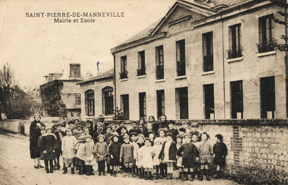 Saint-Pierre-de-Manneville (S.-Inf.) - Mairie et École.
