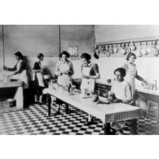 Collège de Jeunes Filles de Fontainebleau. Externat et Internat.