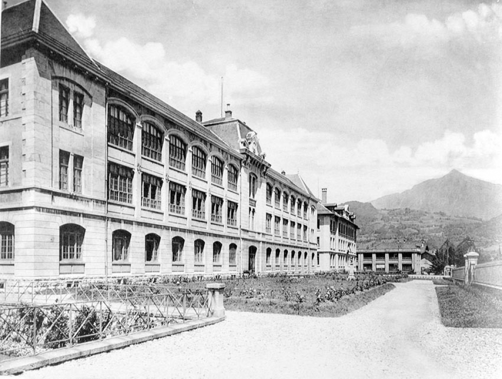 Ecole Nationale d'Horlogerie. Petite Mécanique - Électricité. Ecole Primaire Supérieure Préparatoire. Cluses (Haute-Savoie). 1937.