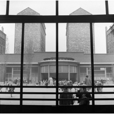 Ecole maternelle d'Aubervilliers : la porte d'entrée