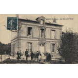 Brestot (Eure) - La Mairie et l'Ecole.