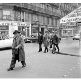 Rentrée scolaire dans le quartier des Halles : des lycéens dans la rue.
