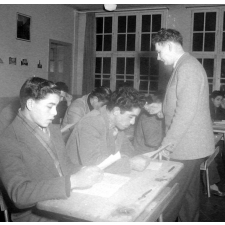 Cours de perfectionnement pour Nord-Africains : l'apprentissage du français