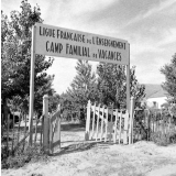 Ligue française de l'Enseignement : camp familial de vacances, l'entrée du camp