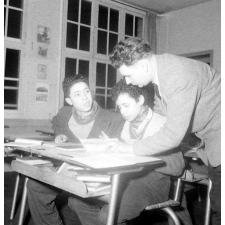 Cours de perfectionnement pour Nord-Africains : l'apprentissage du français : cours du soir 