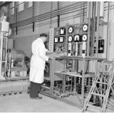 Ecole Nationale Supérieure de Mécanique et Aérotechnique : un banc d'étude de moteurs.