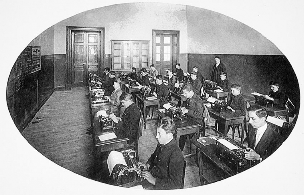 Ecole Nationale Professionnelle Jean Dupuy - Tarbes. 1928-1929. Industrie-Commerce-Hôtellerie.