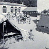 Ligue française de l'Enseignement : camp familial de vacances, les tentes familiales