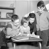 Bibliothèque des enfants, place Parmentier, Paris : lecture 