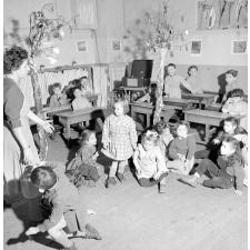 Ecole maternelle à Paris : mime sur un thème musical