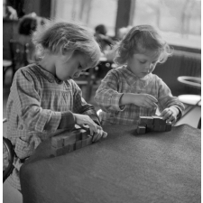 Ecole maternelle d'Aubervilliers : travaux manuels
