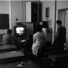 Crucey : Le téléviseur, installé dans la salle de classe, est l'attraction des instituteurs