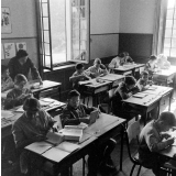 Institut médico pédagogique de Montlignon : Elèves en classe pendant un cours