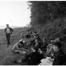 Voyage scolaire de fin d'année : Classe de garçons de Corbeil : Le Havre : Pique-nique