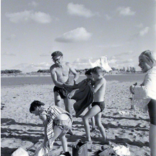 Ligue française de l'Enseignement : camp familial de vacances, la plage