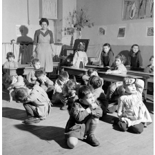 Ecole maternelle à Paris : mime sur un thème musical