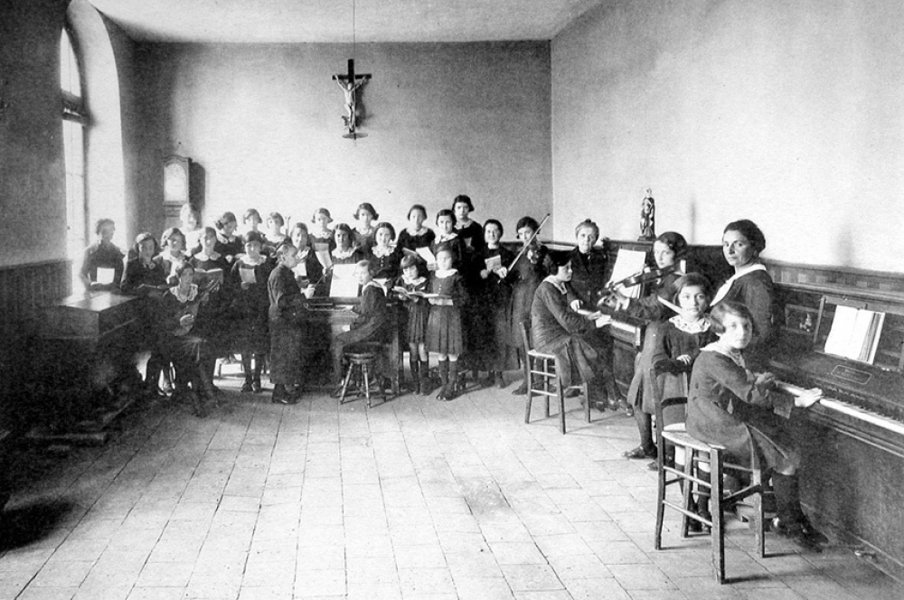 Institut Familial de Jeunes Filles. Montauban. Année 1934-1935. 