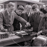 Lycée technique d'Etat : la section électricité. Les essais de moteurs.