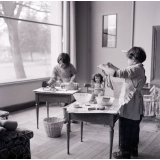 Ecole maternelle de Meudon : l'enseignement ménager. L'entretien du linge. 