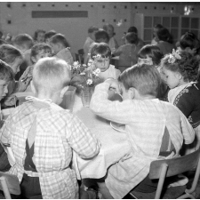 Ecole maternelle d'Aubervilliers : salle à manger