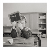 Ecole primaire. L'apprentissage de l'écriture : la vérification orthographique sur l'ardoise.