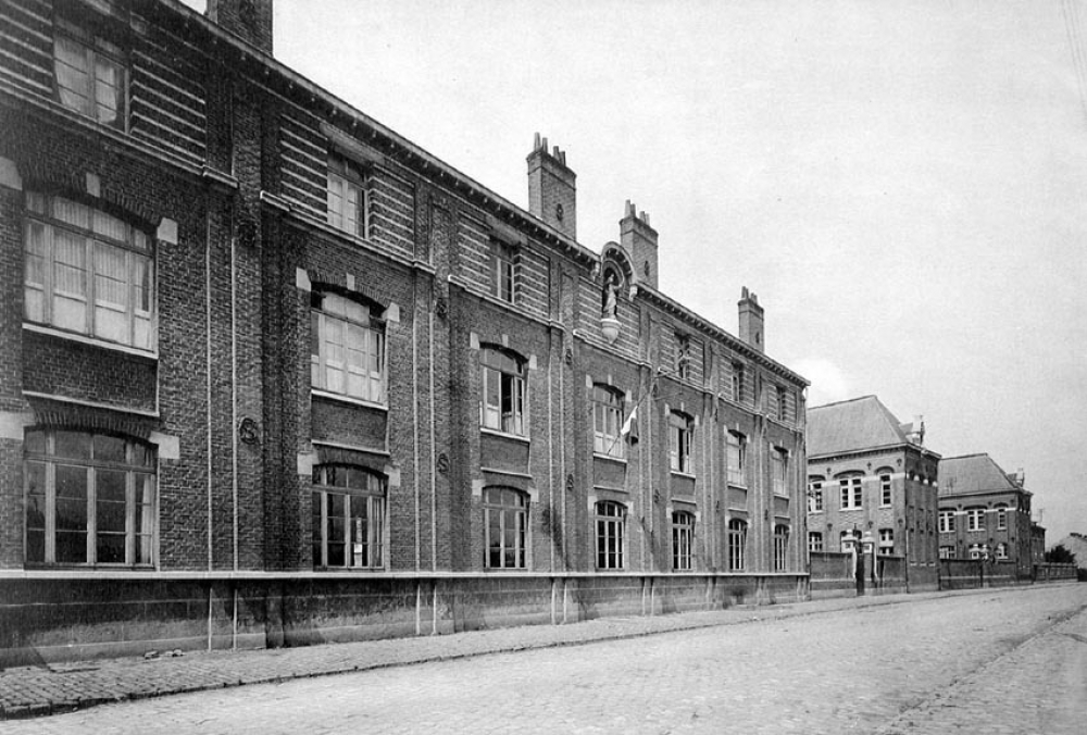 Institution du Sacré Coeur. (Ecole Louis Blanquart). Estaires. 