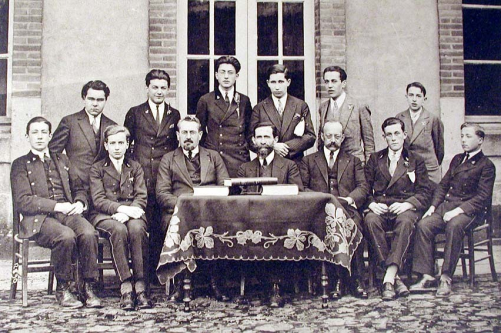 Souvenir des Noces de Diamant du Pensionnat Saint-Gilles - Moulins (Allier) Octobre 1853 - 20 Mai 1928.