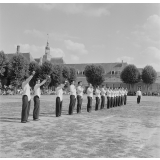 Prytanée de La Flèche : exercice d'escrime en plein air : présentation de l'épée