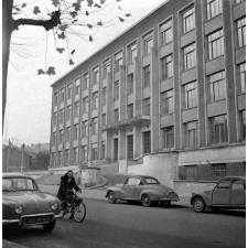 Faculté de pharmacie : la façade principale.
