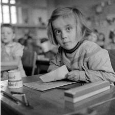 Ecole primaire, Nancy : une élève dans la classe.