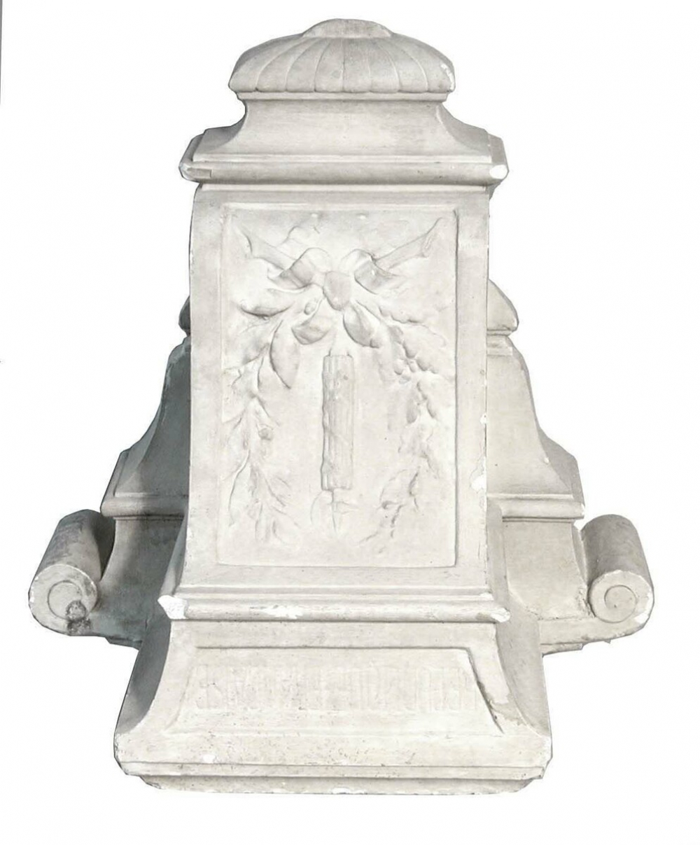 Console pour buste de la République.