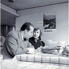 Maison de l'Alliance française : discussion à la fin du repas