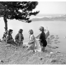 Colonie d'Erquy, œuvres laïques de la ville de Saint-Brieuc : promenade au port d'Erquy